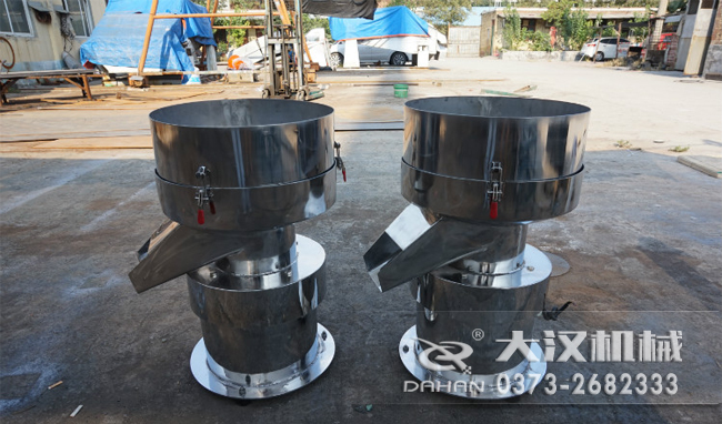 不銹鋼涂料振動篩是一種比較受用戶歡迎的產(chǎn)品之一，主要優(yōu)勢耐酸堿，不生銹，使用壽命長。